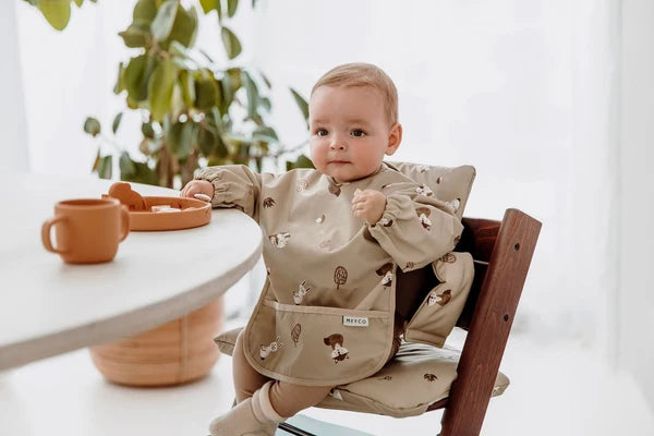 Meyco Baby - Bib with sleeves - Forest Animals Sand